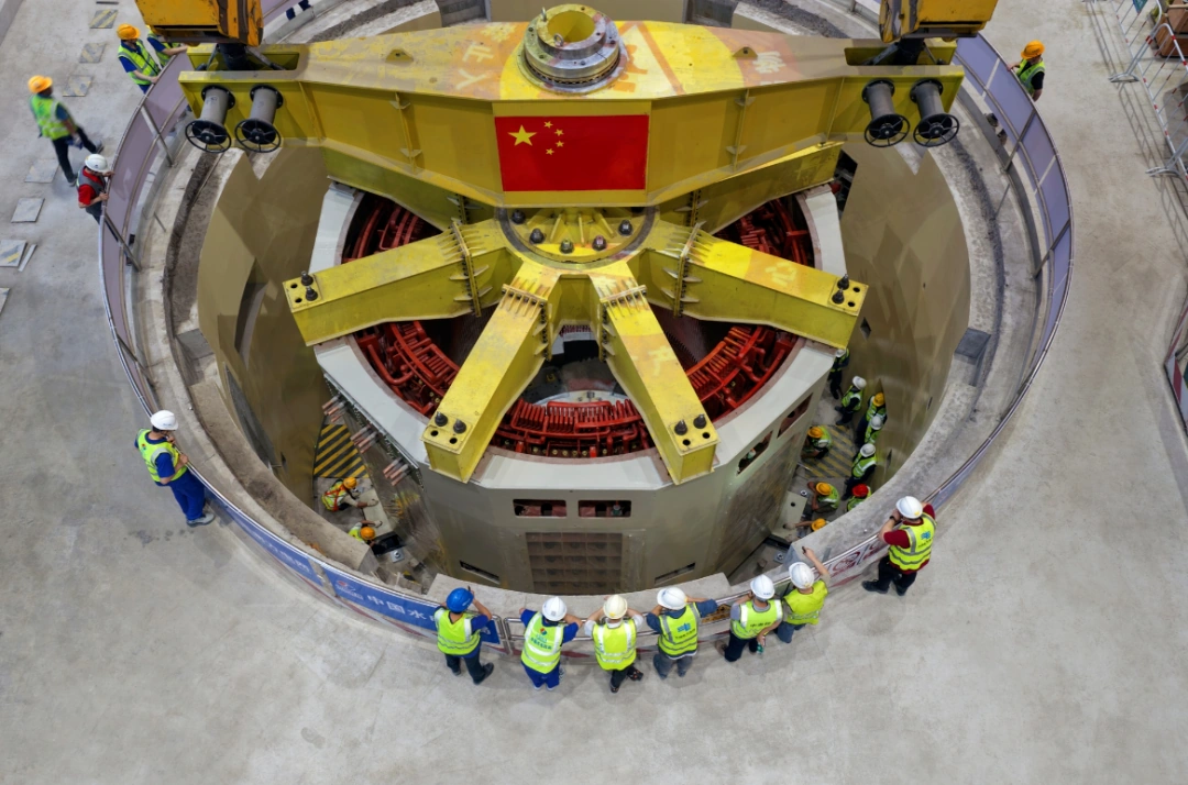Top view of the stator installation for China’s first domestically developed 300 MW variable-speed pumped storage unit at Langjiang Pumped Storage Power Station.