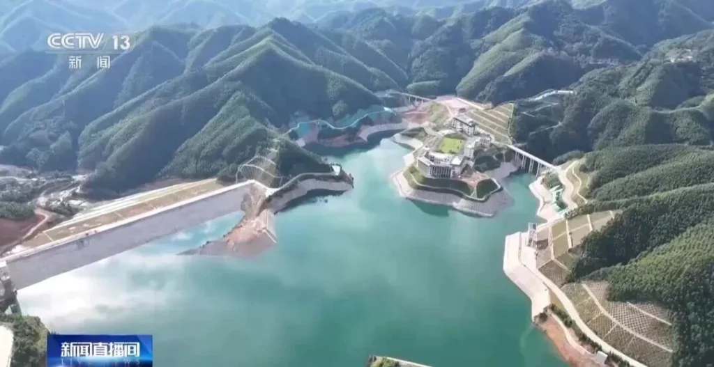 Wide view of Unit 4 during installation inside the underground powerhouse at Langjiang Pumped Storage Power Station.