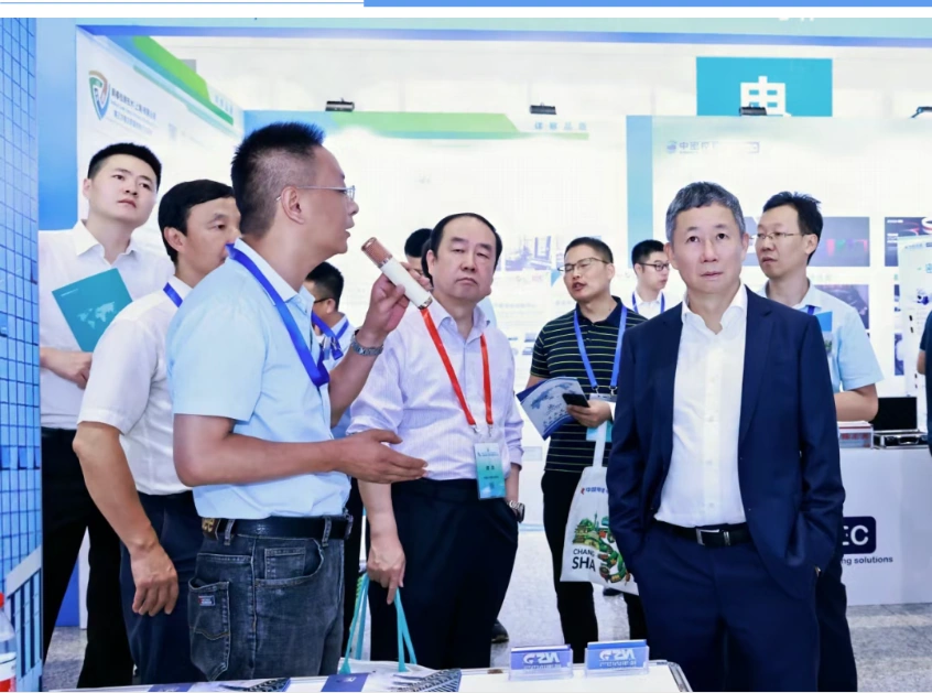 NSD Nengshida Electric technical team discussing hydropower control solutions with visitors at the 2026 hydropower conference